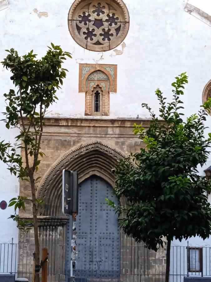 Apartamento casco antiguo exterior único en segunda planta en un edificio de de dos plantas Sevilla Exterior foto